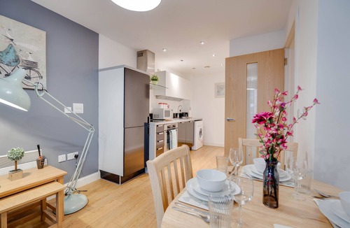 Theatreland Birmingham Apartment | Arcadian Apartment with Balcony