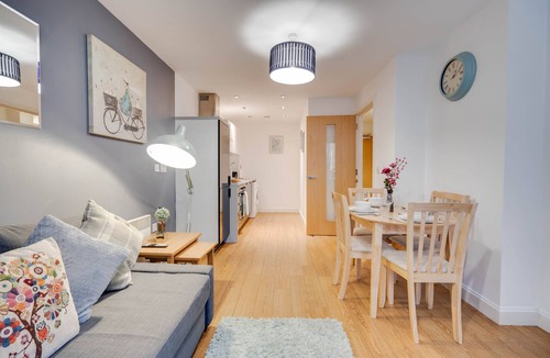 Theatreland Birmingham Apartment | Arcadian Apartment with Balcony