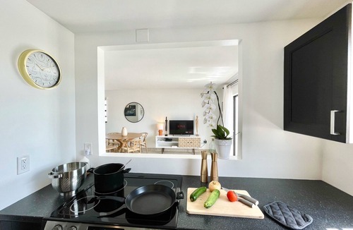 South Beach Apartment | Arch & Light