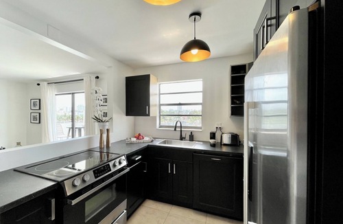 South Beach Apartment | Arch & Light