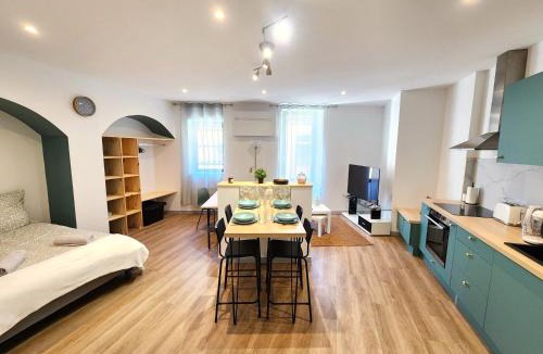 Marmande Apartment | Arches Florales de Marmande