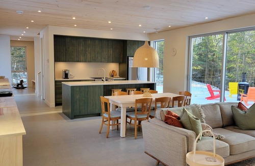 Saint-Edmond-de-Grantham Ski Chalet | Architectural forest cottage 75 minutes from Montreal.