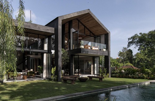 Beraban Villa | Architect 4 BDR River Villa in Nyanyi Beach