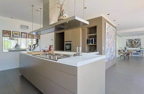 Saint-Gely-du-Fesc Villa | Architect-Designed Villa in a Private Domaine near to Montpellier