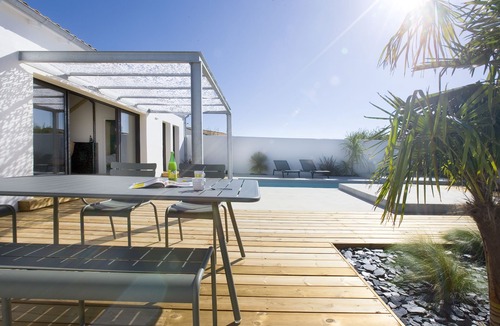 Sainte-Marie-de-Re Villa | Architect-designed villa with heated pool