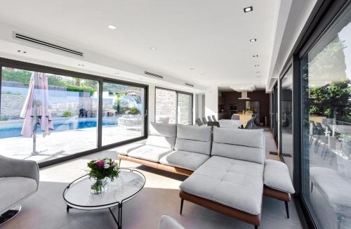 Mandelieu-La-Napoule Villa | Architect-Designed Villa with Heated Pool for 10 Guests!