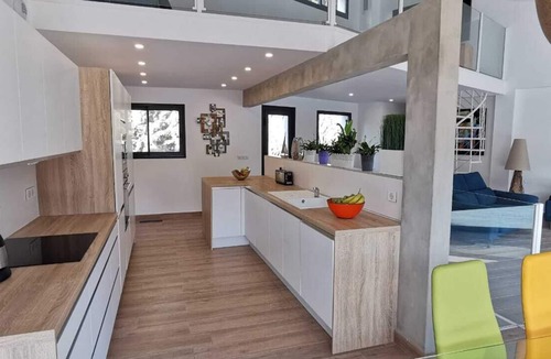 Arles-sur-Tech Villa | Architect-designed villa, heated infinity pool, stunning view, WLAN