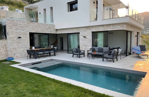 Falicon Villa | Architect-designed 9-room villa