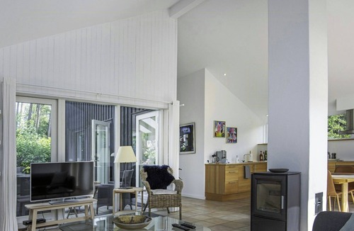 Udsholt House | Architect-designed holiday home by forest
