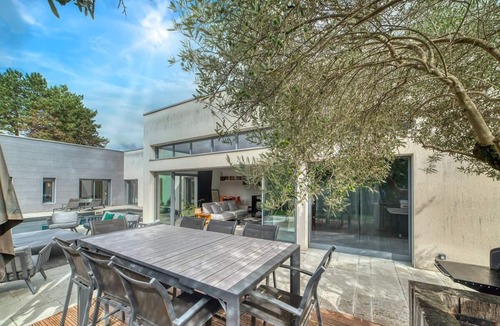 Montanay House | architect-designed house with pool