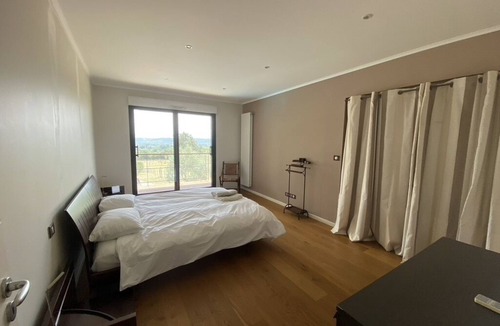 Castres House | Architect-designed house set in 2 hectares of grounds with heated pool and spa