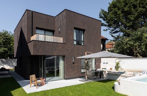Montreuil Villa | Architect-designed Provencal house between Paris and Disney