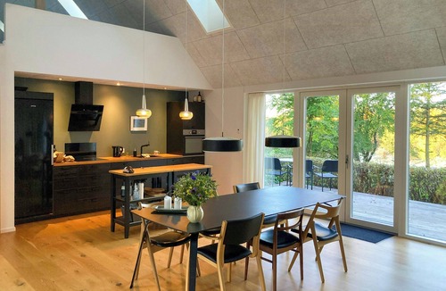 Give House | Architect-designed retreat in private woods