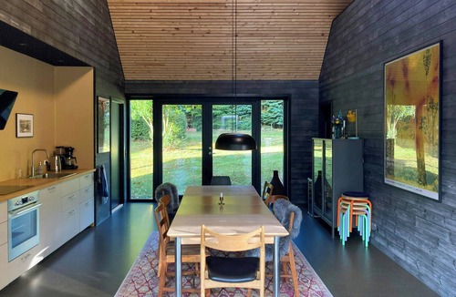Give House | Architect-designed retreat in private woods