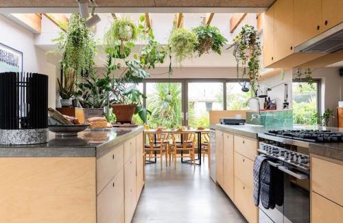 Seasalter House | Architect designed spacious five bed house by sea