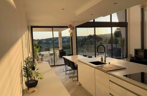 Juvignac Villa | Architect-designed villa with golf view