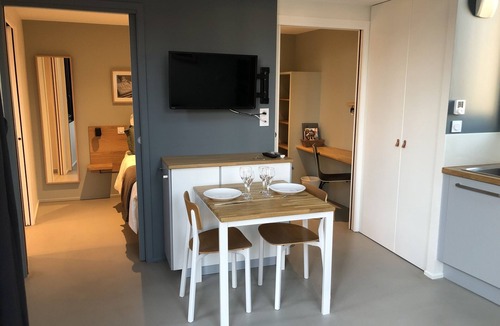 Lion d'Or - Gilarderie Apartment | Architect house 'OAK' for 2 persons, quiet, close to transport.