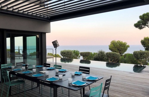 Tamariu Villa | Architect's villa 330m2, air-conditioned. 180° sea view, infinity pool.
