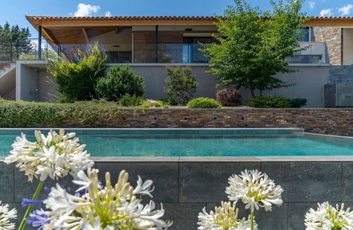 Saint-Gely-du-Fesc Villa | Architect Villa with Infinity Pool and Hillside Views near Montpellier