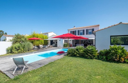 Les Portes-en-Re House | Architect villa with heated pool ideally located