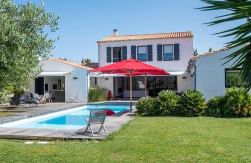 Les Portes-en-Re House | Architect villa with heated pool ideally located