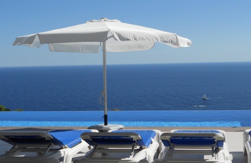 Tamariu Villa | Architect- villa, heated infinity pool, stunning 360° sea/mountain view, WIFI