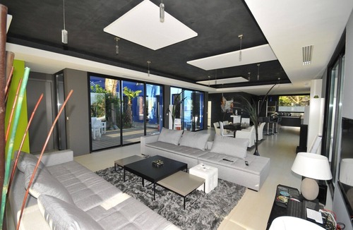 Marsillargues House | Architect villa with interior patio not overlooked on 4000m2 of land.