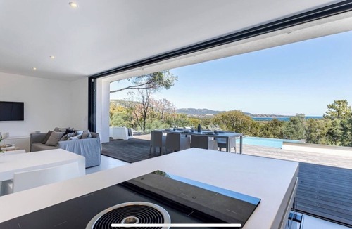 Cirendinu House | Architect villa with open sea view