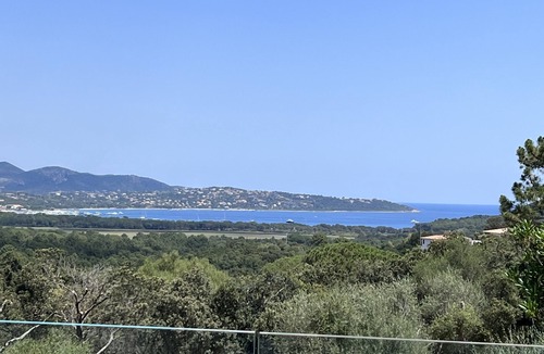 Cirendinu House | Architect villa with open sea view