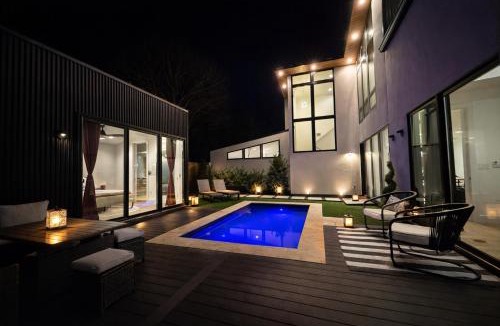 Govalle House | Architectural East Austin Home with Pool & Casita