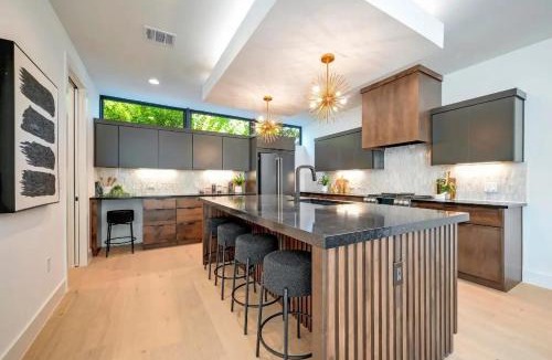 Govalle House | Architectural East Austin Home with Pool & Casita