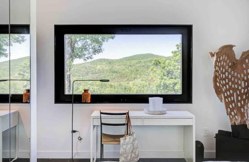 Bolton-Est Cabin | Architectural Gem in the Eastern Townshipsnn