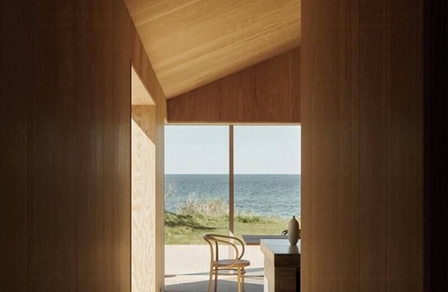 Rageleje House | Architectural gem with sea view