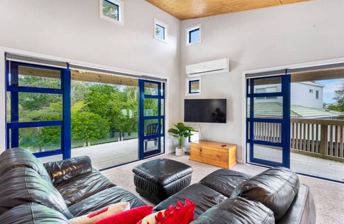 Glenfield House | Architectural Getaway | North Shore | Parking