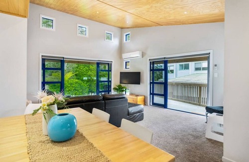 Glenfield House | Architectural Getaway | North Shore | Parking