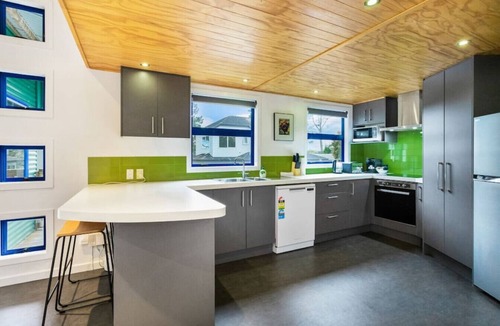 Glenfield House | Architectural Getaway | North Shore | Parking