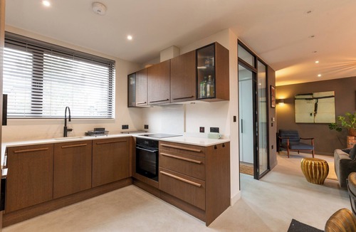 Surbiton Hill House | Architectural Hideaway, Unique 2BR in Surbiton - Pass the Keys