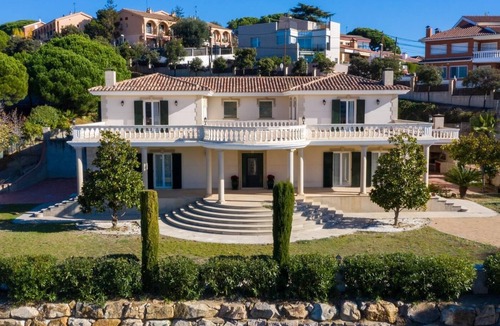 Teia Villa | Architectural jewel between sea and mountains