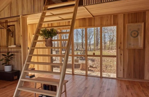 Florence Cabin | Architectural Lakeside Experience at Poplar Cabin