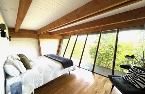 Hollywood Hills House | Architectural Marvel in Hollywood Hills with Views