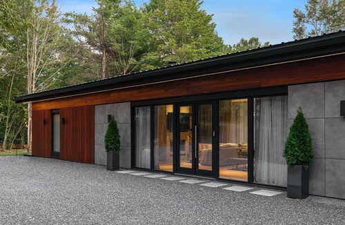 Jewett House | Architectural Modern House with Panoramic Mountain View