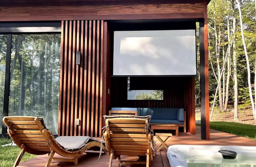 Jewett House | Architectural Modern House with Panoramic Mountain View