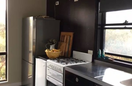 Newland House | Architecturally designed - off grid adventure & close to beach, awesome views