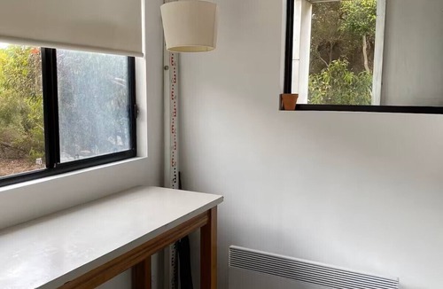 Newland House | Architecturally designed - off grid adventure & close to beach, awesome views