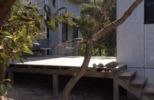 Newland House | Architecturally designed - off grid adventure & close to beach, awesome views