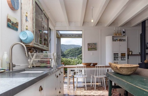 Piha House | Architecturally designed beach front house