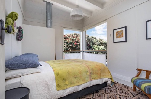 Piha House | Architecturally designed beach front house