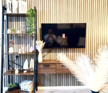 Hillrise Apartment | Archway Retreat with Easy City Access