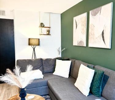 Hillrise Apartment | Archway Retreat with Easy City Access