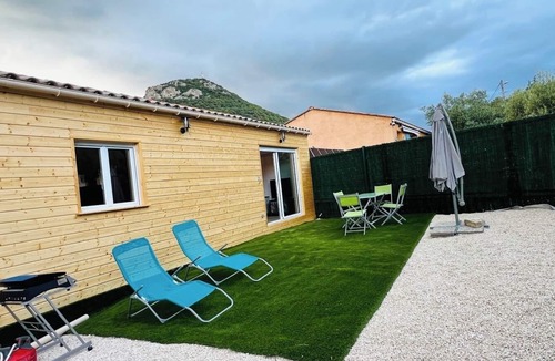 Saint-Bres House | Ardèche border chalet